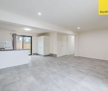 Spacious Dual-Living 6 Bedroom Family Home! - Photo 3