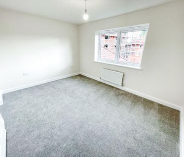 4 bedroom semi-detached house to rent - Photo 6