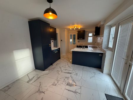 3 bedroom semi-detached house to rent - Photo 5