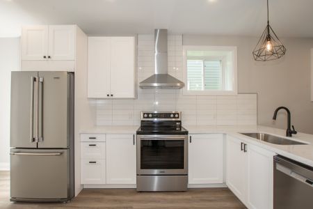 **NEWLY RENOVATED** 1 Bedroom Lower Unit in Welland!! - Photo 5