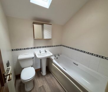 2 bedroom end of terrace house to rent - Photo 4