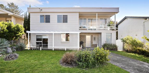 Beachside Living in a Dual Level Home - Photo 2