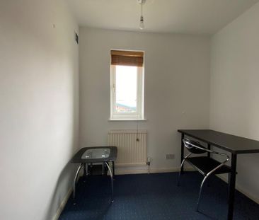 5 bedroom semi-detached house to rent - Photo 4