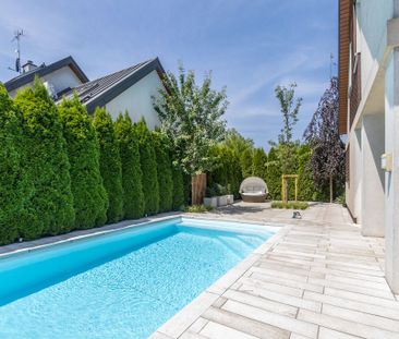 Wolnostojący dom z basenem w Wawrze blisko S2 - Photo 2