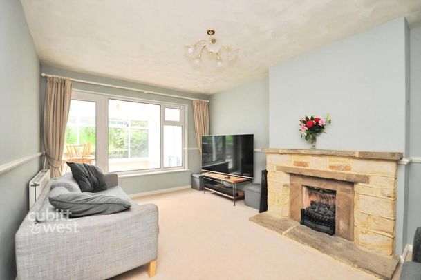 3 bedroom chalet to rent - Photo 1