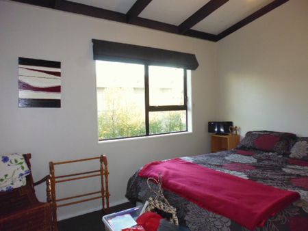 Lovely Home in Oxford Terrace - Photo 2