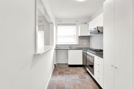 Perfectly positioned - Photo 4