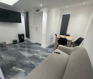 3 Bed Student Accommodation - Photo 2