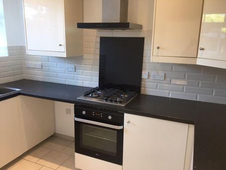 2 bedroom apartment to rent - Photo 3