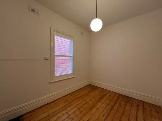 Charming Hawthorn 4 Bedrooms Living in a Prime Lifestyle Location - Photo 1