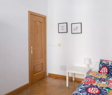 Room in 7-bedroom apartment in Lavapiés - Foto 3