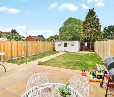 Elm Close, Woking, Surrey, GU21 - Photo 4