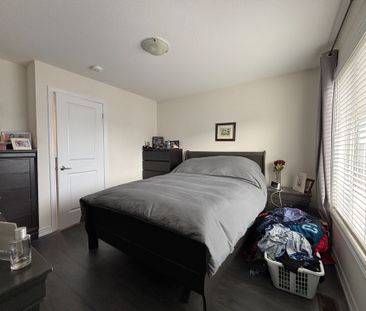 For Lease - 18 Hibiscus Lane, Hamilton, Ontario - Photo 4