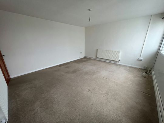 Flat to rent on - Photo 1