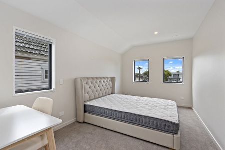 New House, 4 Executive Suites - Photo 5