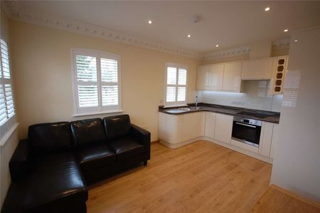 A first floor one bedroom apartment to rent at Castle Crescent, approximately half a mile from the very heart of Reading's town centre. - Photo 4