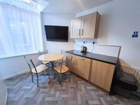 1 bedroom bedsit to rent - Photo 3
