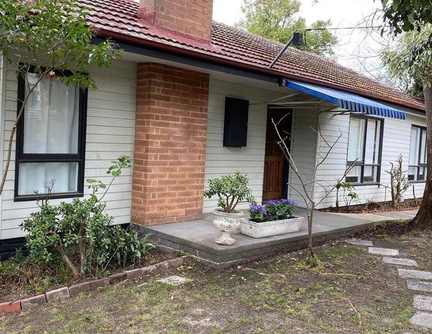 3 Wooddale Grove, MITCHAM - Photo 1