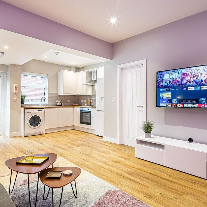 1 bedroom in a house share to rent - Photo 1