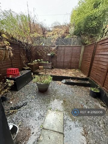 2 bedroom terraced house to rent - Photo 4