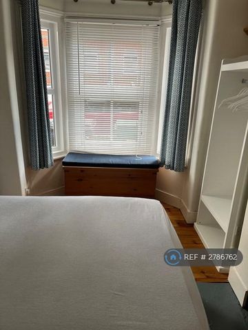 1 bedroom in a house share to rent - Photo 5