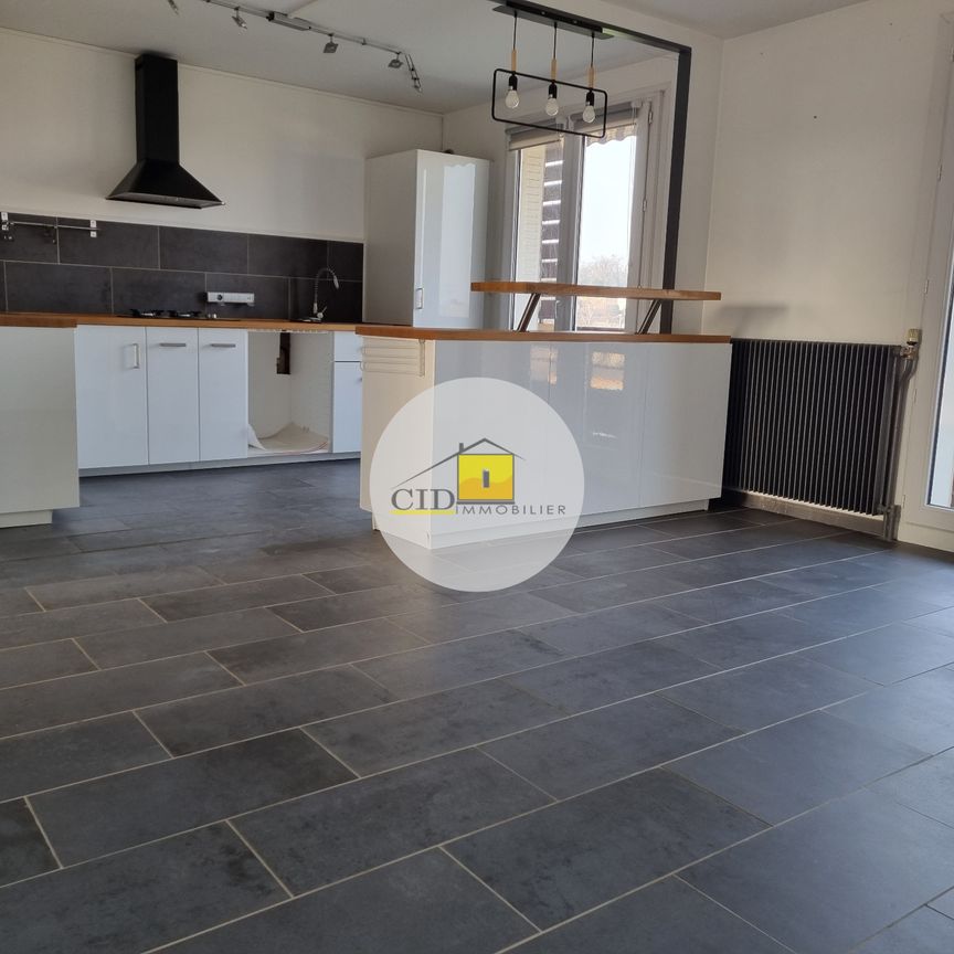 Location Appartement 3 pièces 67m² ST LAURENT DE MURE 69720 - Photo 1