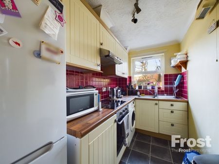 Pullmans Place, Staines-upon-Thames, Surrey,TW18 - Photo 3