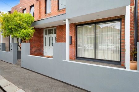 Large Modern Home In Great Richmond location - Photo 3