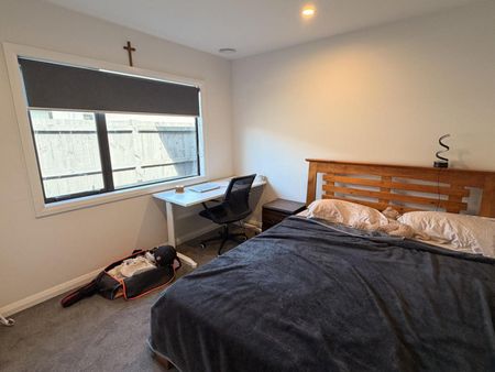 Sunny, Stylish and Spacious! - Photo 4