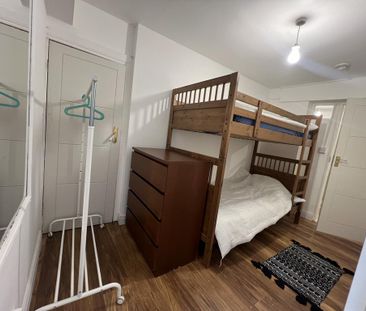 1 bedroom in a flat share to rent - Photo 1