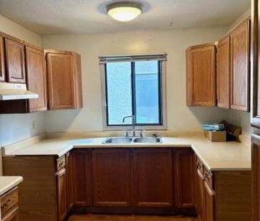 Lovely Unit – Convenient Location! - Photo 6