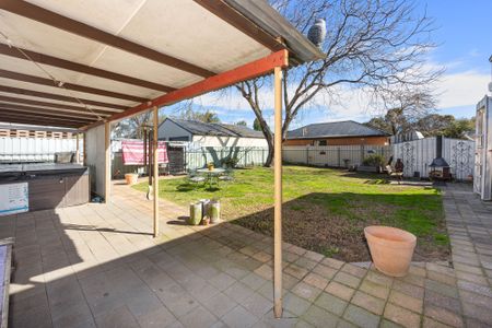 9 Lonergan Place East Wagga Wagga NSW - Photo 4