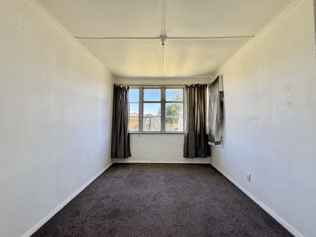 3 Bedroom House in Masterton - Photo 2