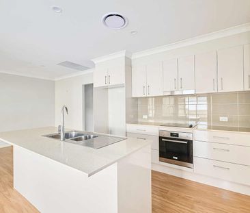 A CONTEMPORARY HOME FOR EFFORTLESS LIVING! - Photo 6