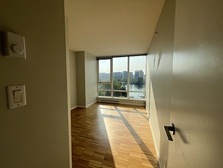 2 Bedroom - Photo 2