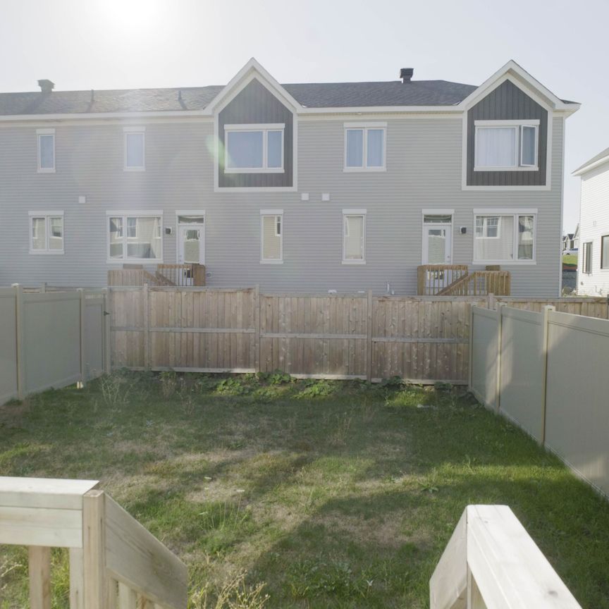 For Lease - 531 SONMARG Crescent, Barrhaven, Ontario - Photo 1