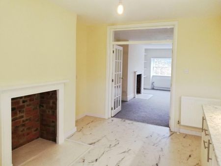 3 bedroom apartment to rent - Photo 4