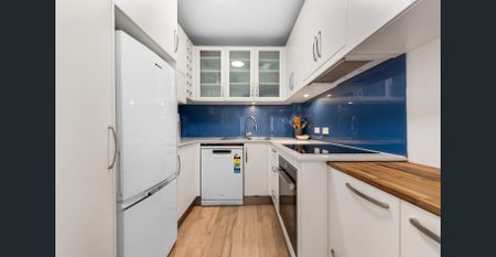 Stylish, light-filled apartment in prime location - Photo 4