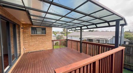 4 bedrooms with 3 bathrooms - Photo 2