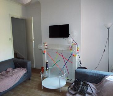 4 bedroom terraced house to rent - Photo 4