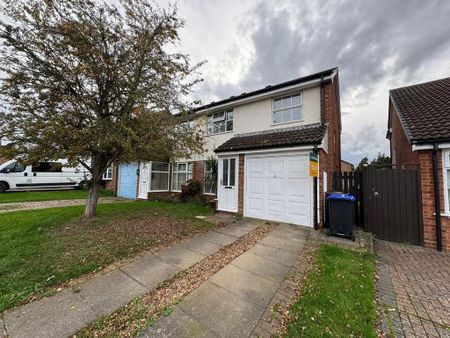 3 bedroom semi-detached house to rent - Photo 4