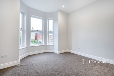 3 bedroom apartment to rent Yarborough Road, PO5 - Photo 2