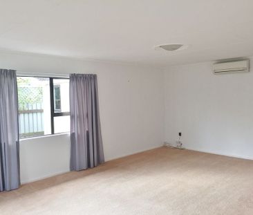 Charming Sunny 2BR Townhouse in Springvale - Photo 3