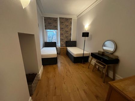 3 Bed Flat, Warwick Mansions, NW3 - Photo 2