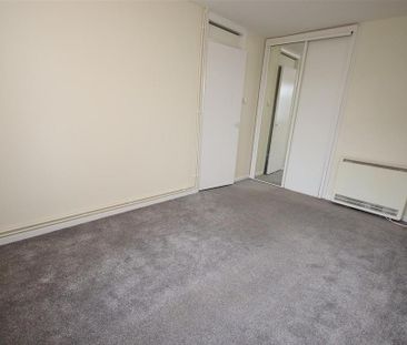 3 bedroom flat to rent - Photo 6