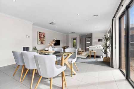 Stylish Single Level Sanctuary - Photo 3