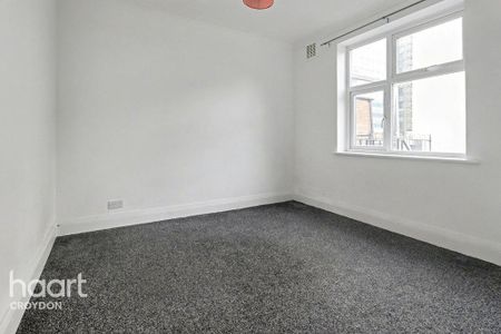 3 bedroom flat to rent - Photo 4