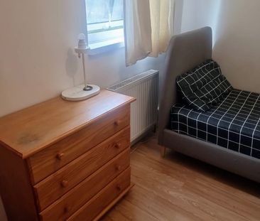Room in a Shared Flat, Lairdale Close, SE21 - Photo 4