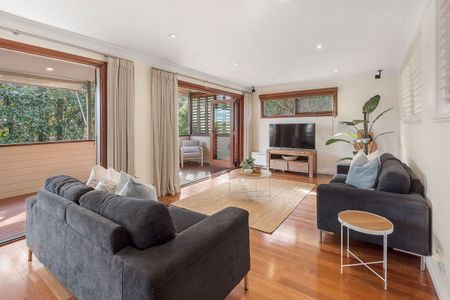 Luxurious Family Retreat With Pristine Water Views - Photo 4