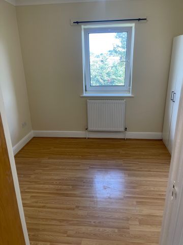 2 Bed Flat, Clarendon Court, SM4 - Photo 3